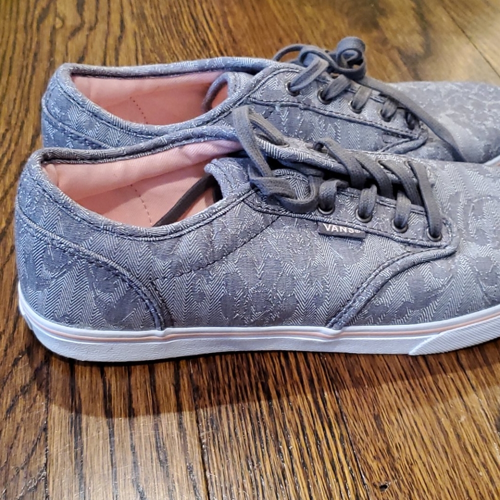 Vans - Picture 2 of 5